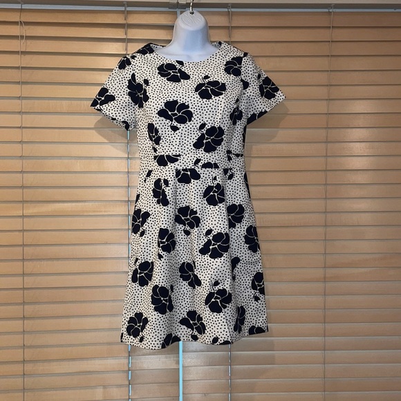 Boden Sierra Floral Print Textured Dress - Picture 4 of 12